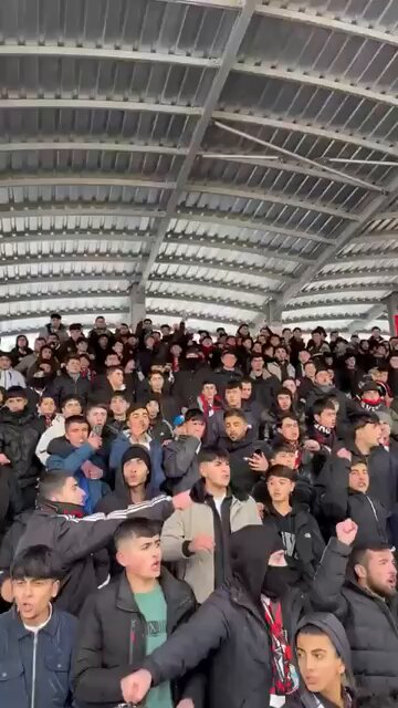 Bugün Van’da oynanan Vanspor - Iğdırspor futbol maçında bazı DEM Partili Vanspor taraftarı “Kahrolsun İŞİD” sloganı attı. Eee hani spora siyaset karışmamalıydı? Başka takım taraftarı “Kahrolsun PKK” deyince “spor barış ve kardeşliktir” oluyor. (Bu arada tabi ki kahrolsun İŞİD)