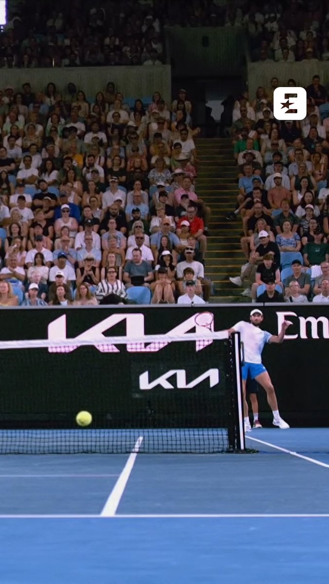 Another angle of this shot 🤯🤯🤯 Tennis version of that R9 Curveball Freekick… Any Physicists explain how’s this even possible ??