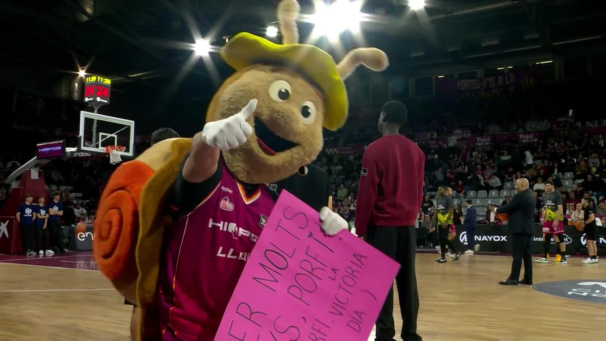 🎂 Hoy es el cumpleaños de Porfi Fisac y Hélix ha querido tener un detalle con él... ¡QUÉ MOMENTAZO EN BARRIS NORD! 📺 DAZN España | #LigaEndesa | HIOPOS LLEIDA | Recoletas Salud San Pablo Burgos