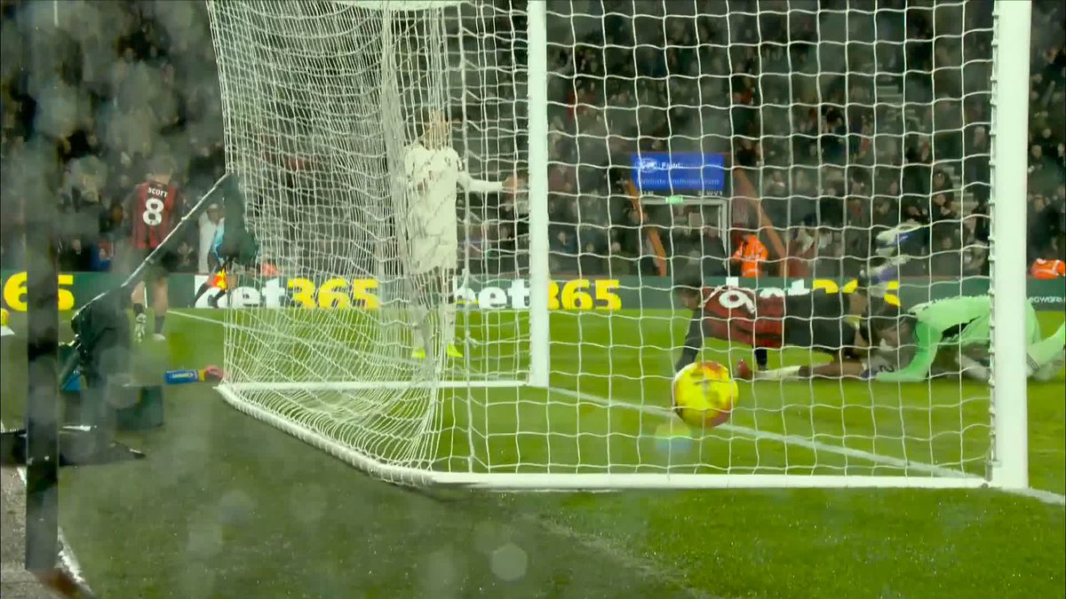 "As a player, you HAVE to take responsibility!" Jamie Redknapp weighs in on whether Liverpool should have kicked the ball out of play after Gomez went off injured 🔁