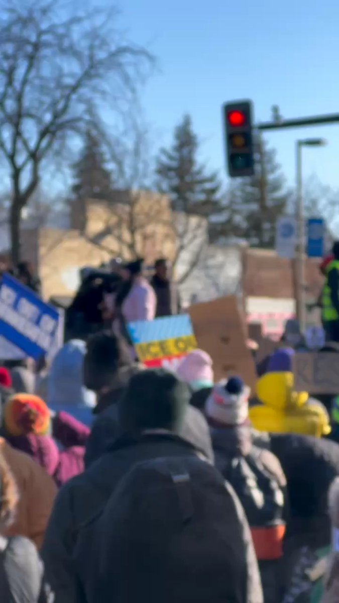 Hundreds have packed a Minneapolis intersection near where federal agents shot and killed U.S. citizen Alex Jeffrey Pretti earlier on Saturday. 📸: Louis Krauss