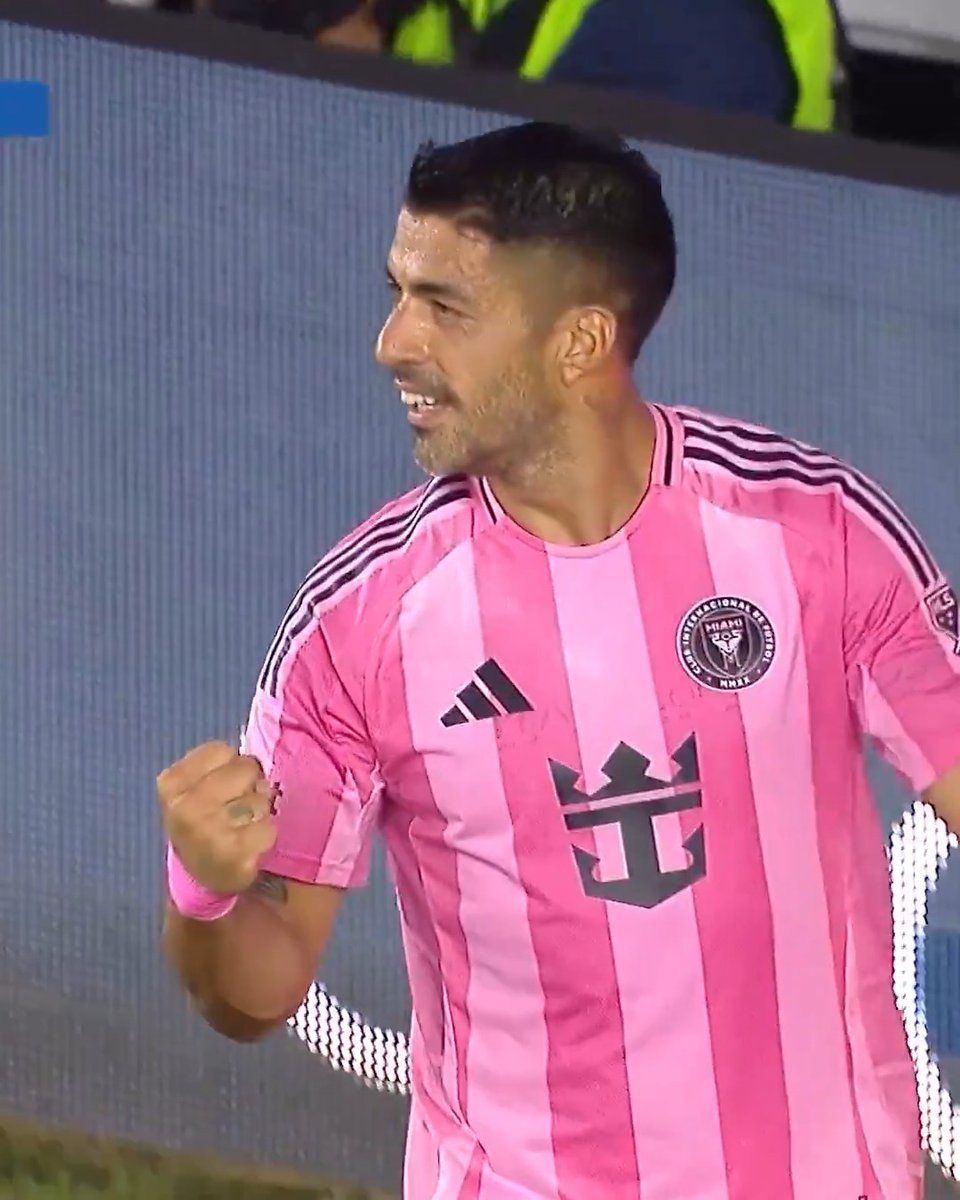 39 years old and Luis Suárez is still doing Luis Suárez things 🍷