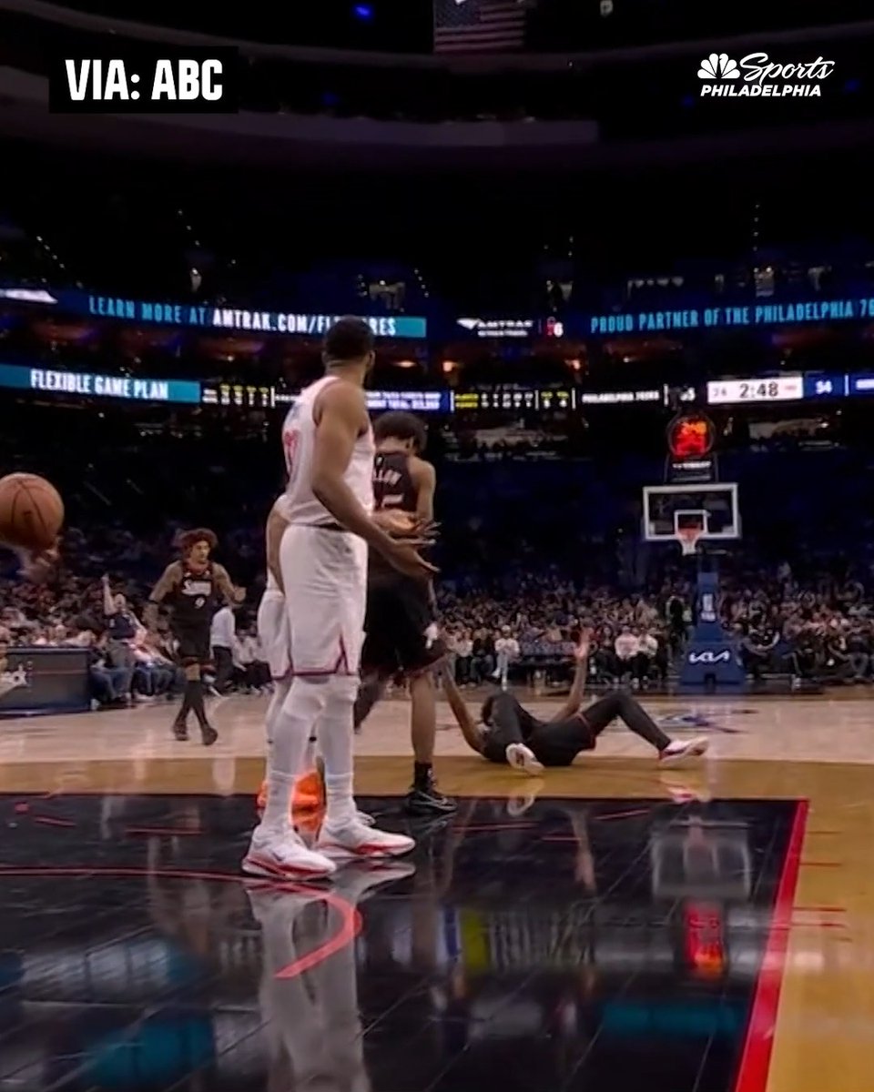 Joel Embiid is balling back like his prime, and he even can restrain himself from doing the “suck it”😭
