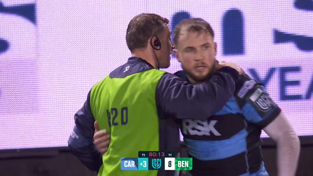 Victory for Cardiff Rugby! 🔵⚫ Ioan Lloyd nails his penalty to put an end to the match at the Arms Park 🙌