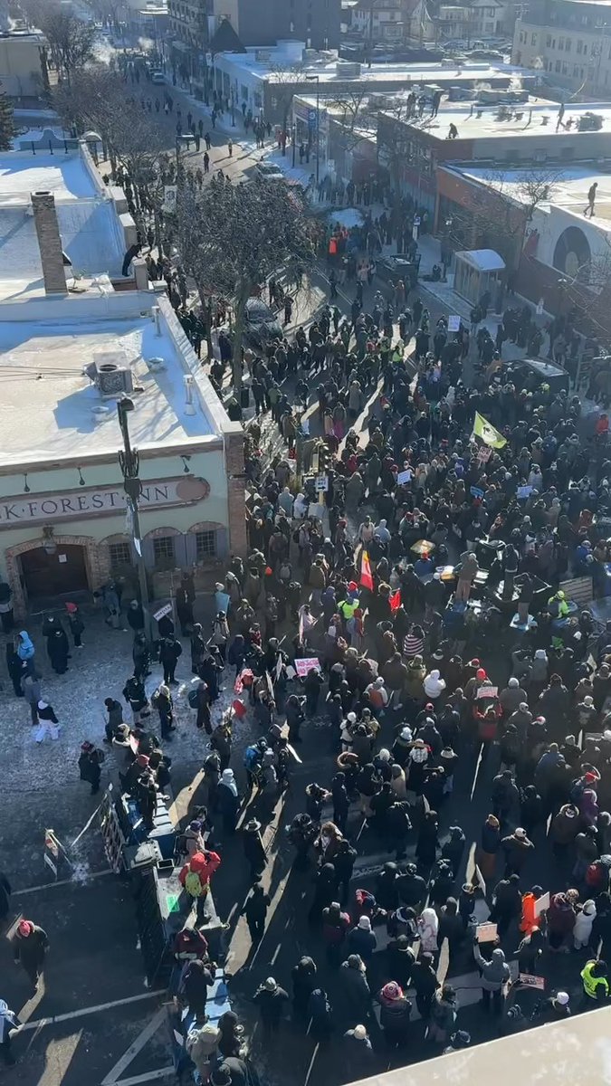 An overhead view of protesters gathering at the scene of the shooting. Live coverage: 📽️ Aaron Lavinsky/The Minnesota Star Tribune