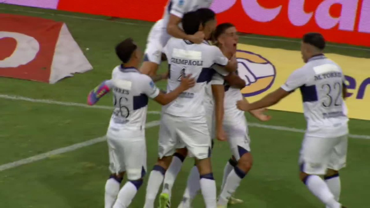¡¡LOCURA ABSOLUTA EN EL BOSQUE!! ¡¡GOLAZO OLÍMPICO DE NICO BARROS SCHELOTTO PARA EL 1-0 DE GIMNASIA ANTE RACING!!