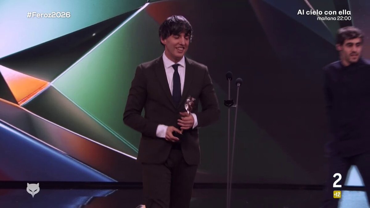 Dedicamos a todos los profesores de gimnasia este #Feroz2026 a Premio Feroz Dama al Mejor guion de una serie que se ha llevado #Yakarta. ¡Enhorabuena, Diego San José, Daniel Castro y Fernando Delgado-Hierro!