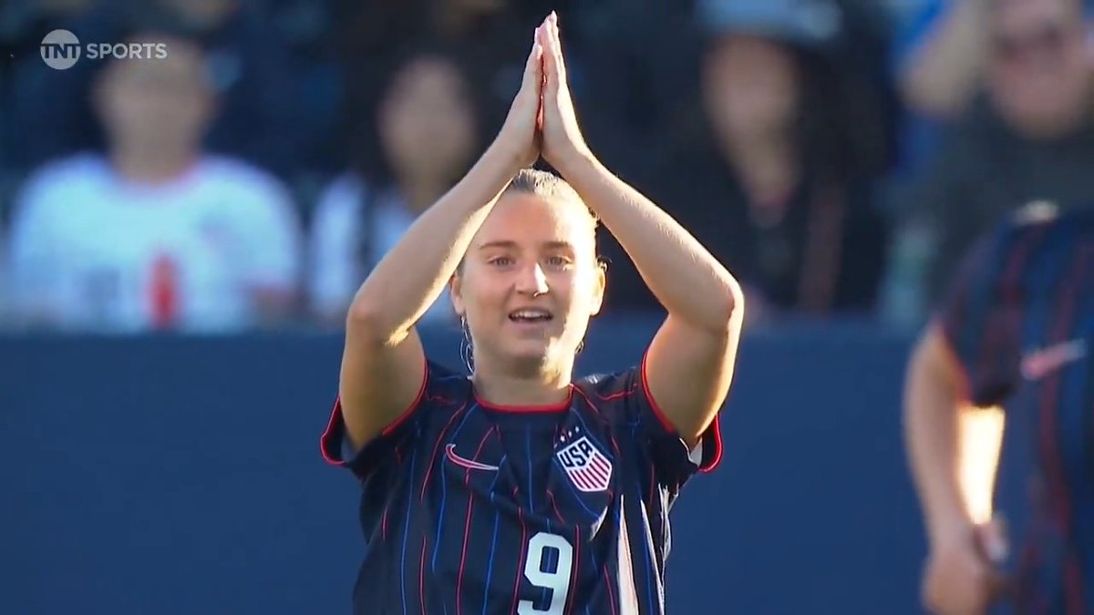 Ally Sentnor gets her second of the night vs. Paraguay ✌️