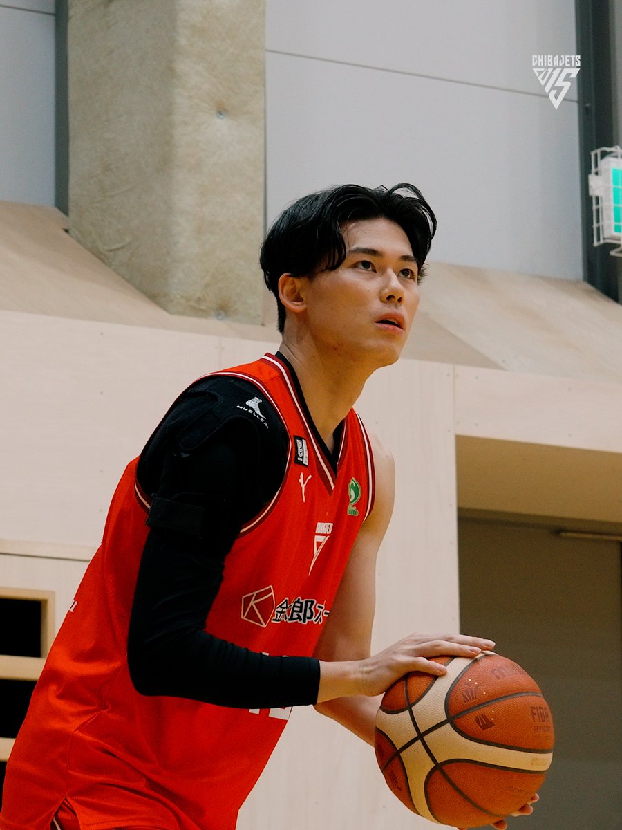 "絶対にチームに貢献できる" 試合終了後、自分の感覚を確かめるように黙々とシューティングを続ける背番号12の姿があった──。 #金近廉 #千葉ジェッツ
