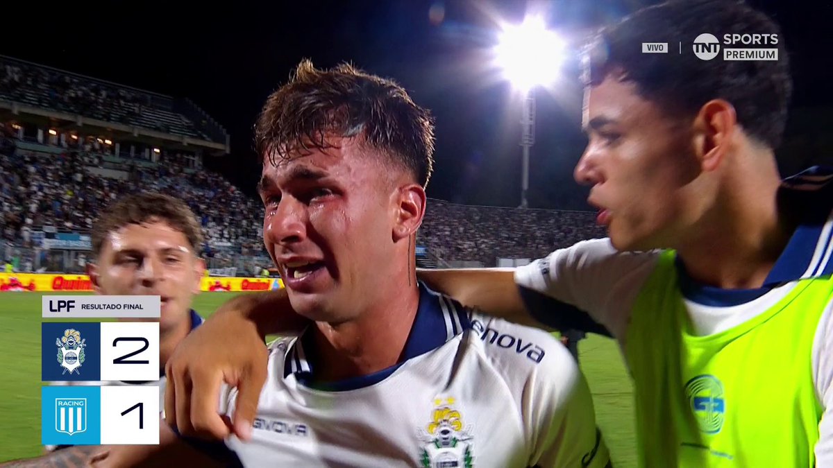🥹❤️ La emoción de Alejo Gelsomino tras su debut con la camiseta de Gimnasia vs Racing.