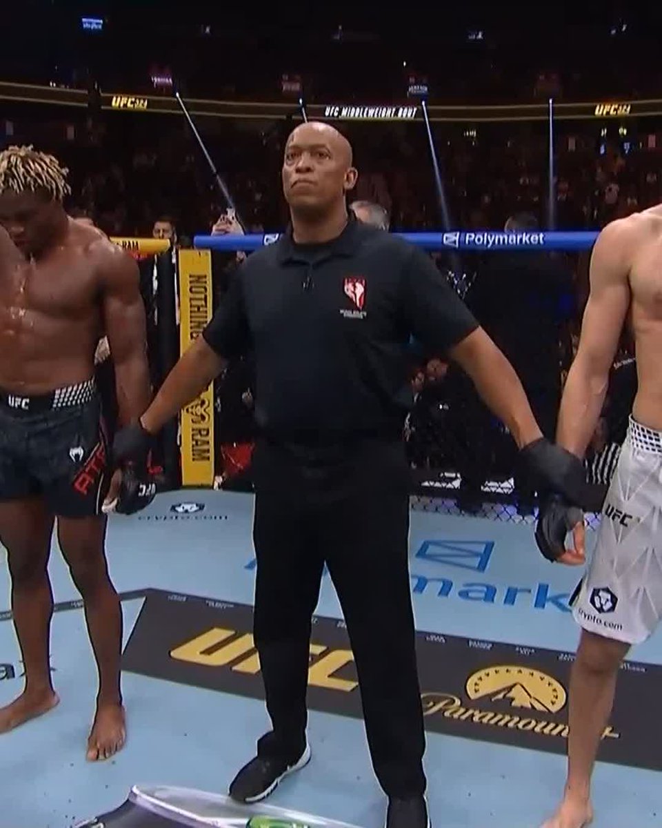 The first fight that goes to decision tonight ✍️ @AtebaGautierMMA gets the unanimous decision victory! [ #UFC324 | LIVE on @ParamountPlus ]