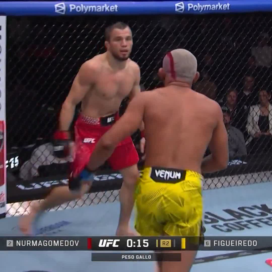 Tremendo cierre del segundo round ‼️ Quién ganó el asalto ? En vivo por Paramount+ Deportes | #UFC324