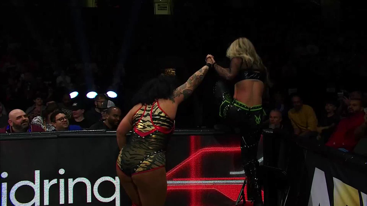 .@WillowWrestles EFFORTLESSLY takes julia hart for a stroll and follows up with a vertical suplex on the outside! Watch #AEWCollision on TNT &amp; HBO Max