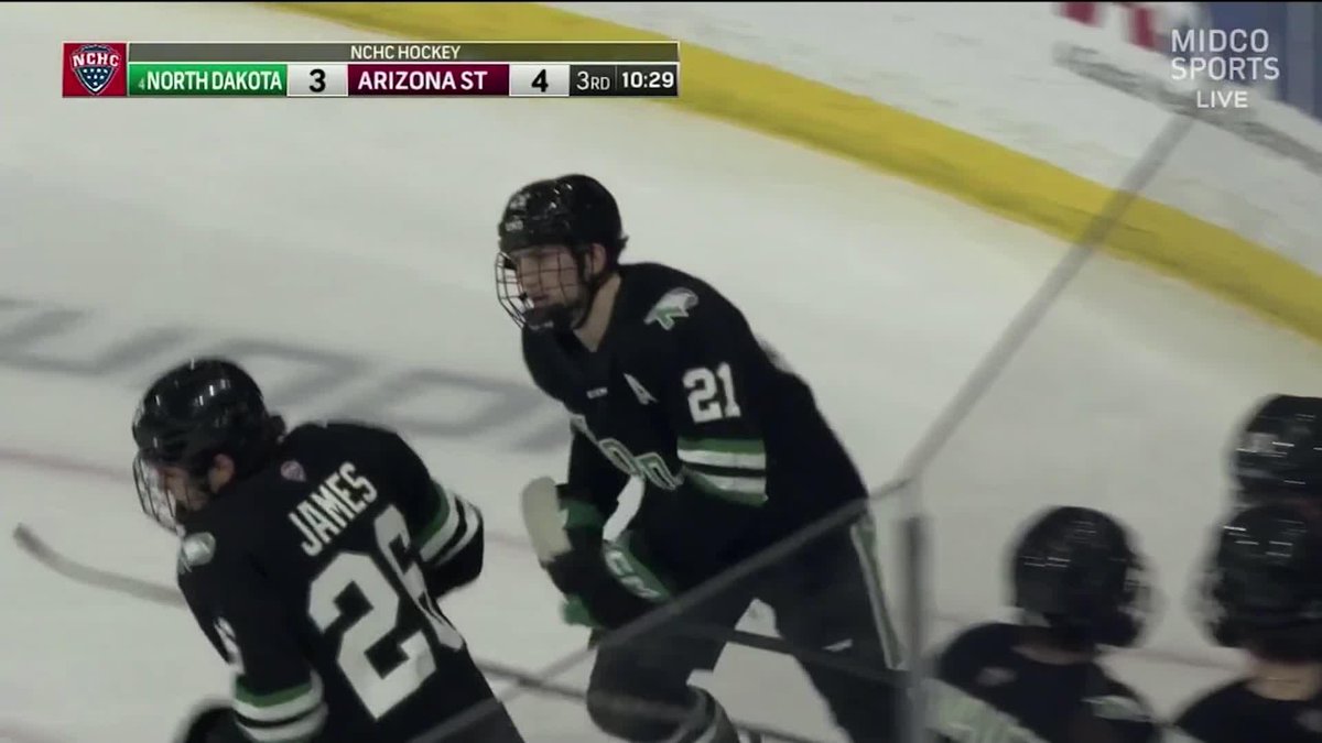 3 unanswered for NoDak to go up 4-3. This team is nasty