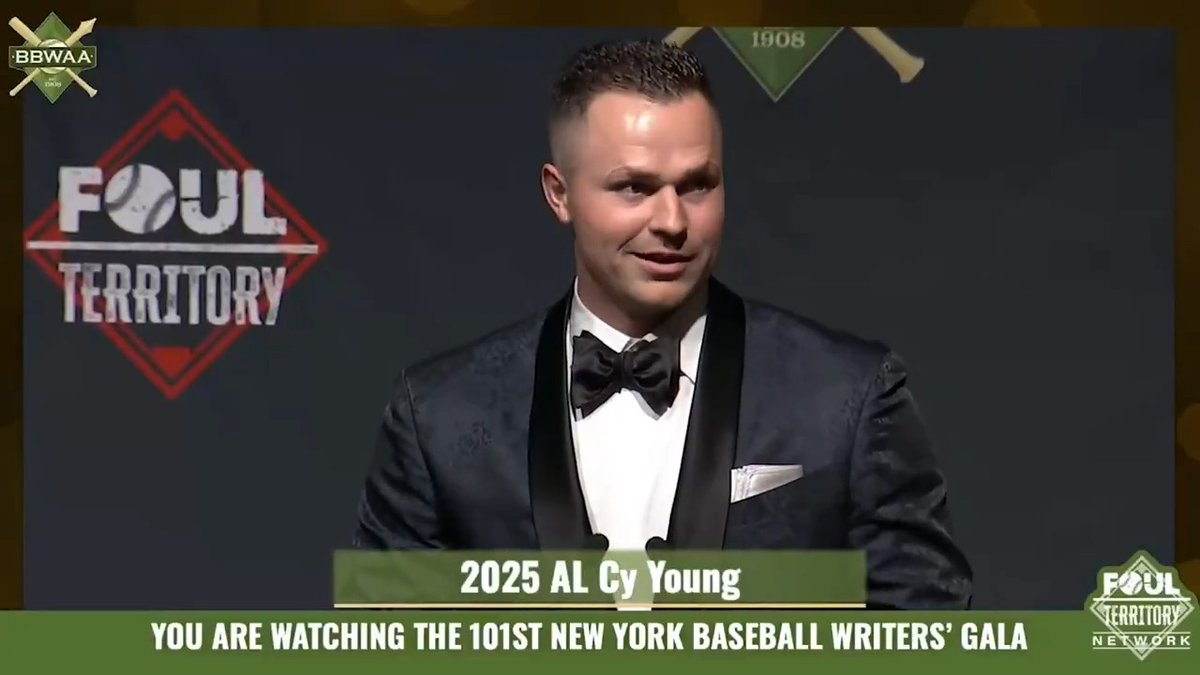 "I never take moments like this for granted." Tarik Skubal accepts the 2025 AL Cy Young Award!