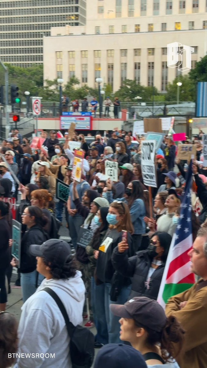 NOW: Large rally in LA in response to today's Minneapolis ICE killing with protestors chanting, "Justice for Renee! Justice for Keith Porter! Justice for Alex Pretti!"