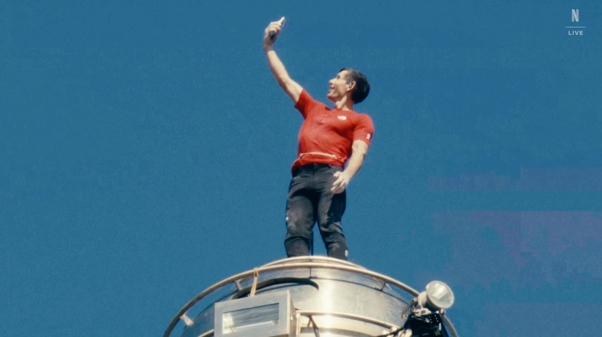 Alex Honnold taking a selfie at the top of Taipei 101 after free soloing the skyscraper. UNBELIEVABLE!!! #SkyscraperLIVE