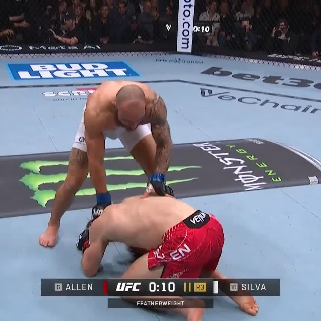 Jean Silva a dunk sur Allen