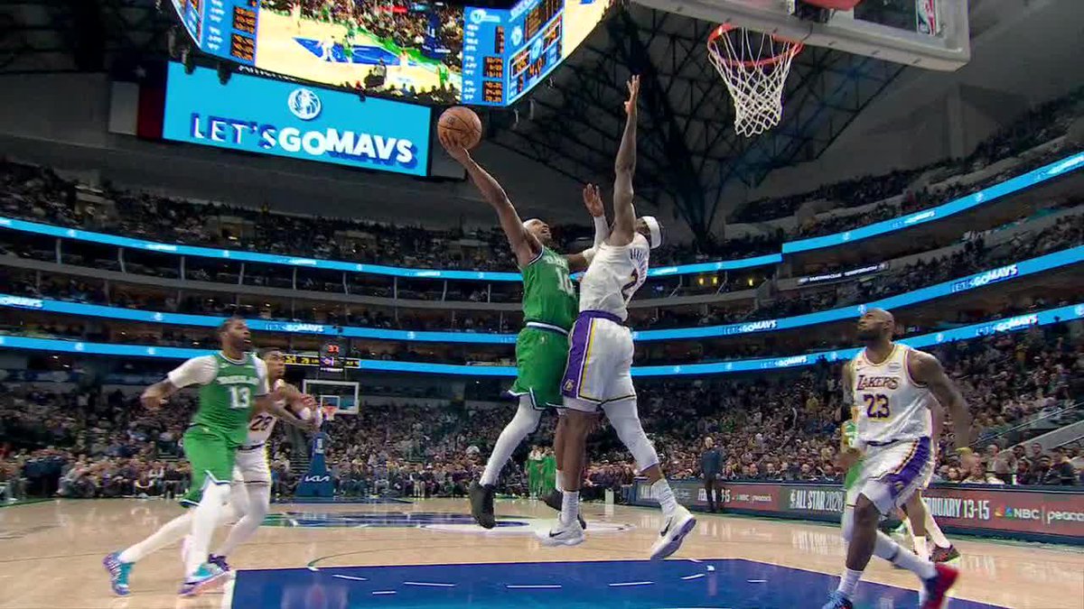 Brandon Williams that's TOUGH 🔥 Mark Jones with the even tougher call 😅 Mavs lead the Lakers entering the 4Q on ABC!