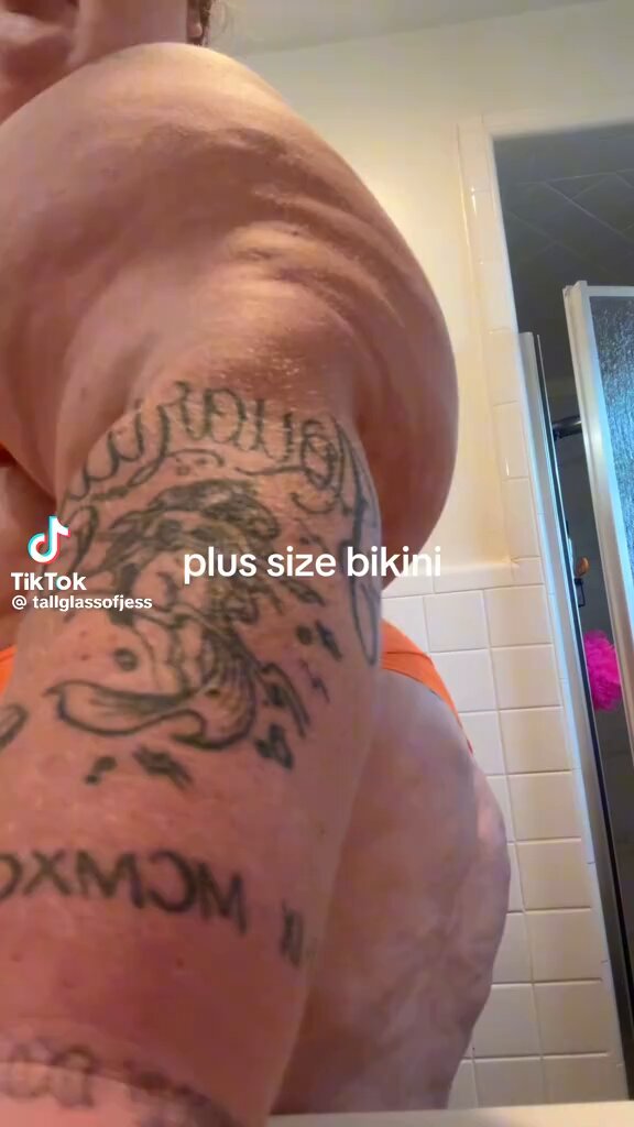 Fat pouring out on every side…her thighs look like a huge coochie😭 #edtwt #ed #fatspo #obesespo #anatwt #edtw #twed