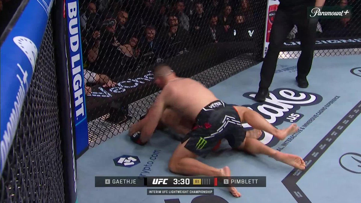 Justin Gaethje just dropped Paddy Pimblett in the first round 😳