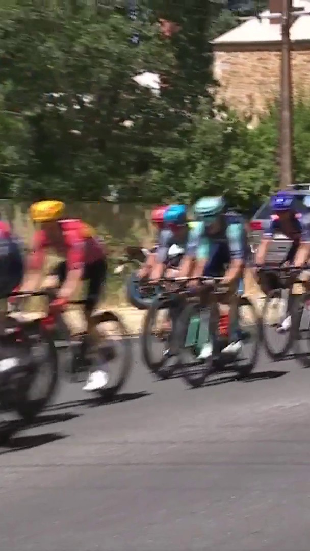 Matthew Brennan proved today that he had the legs this week, just needed better positioning. 💪🏻He takes his first victory of the year after flying past Gilmore, 2nd and 3rd for Fisher-Black and Lund. #TourDownUnder