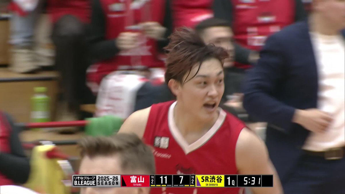 宇都直輝🆚田中大貴の同級生マッチアップ🔥 得意のスピードに乗ったドライブで宇都直輝がレイアップを決める！ 宇都直輝 富山グラウジーズ 📡バスケットLIVEで生配信中 #Bリーグ #りそなグループ