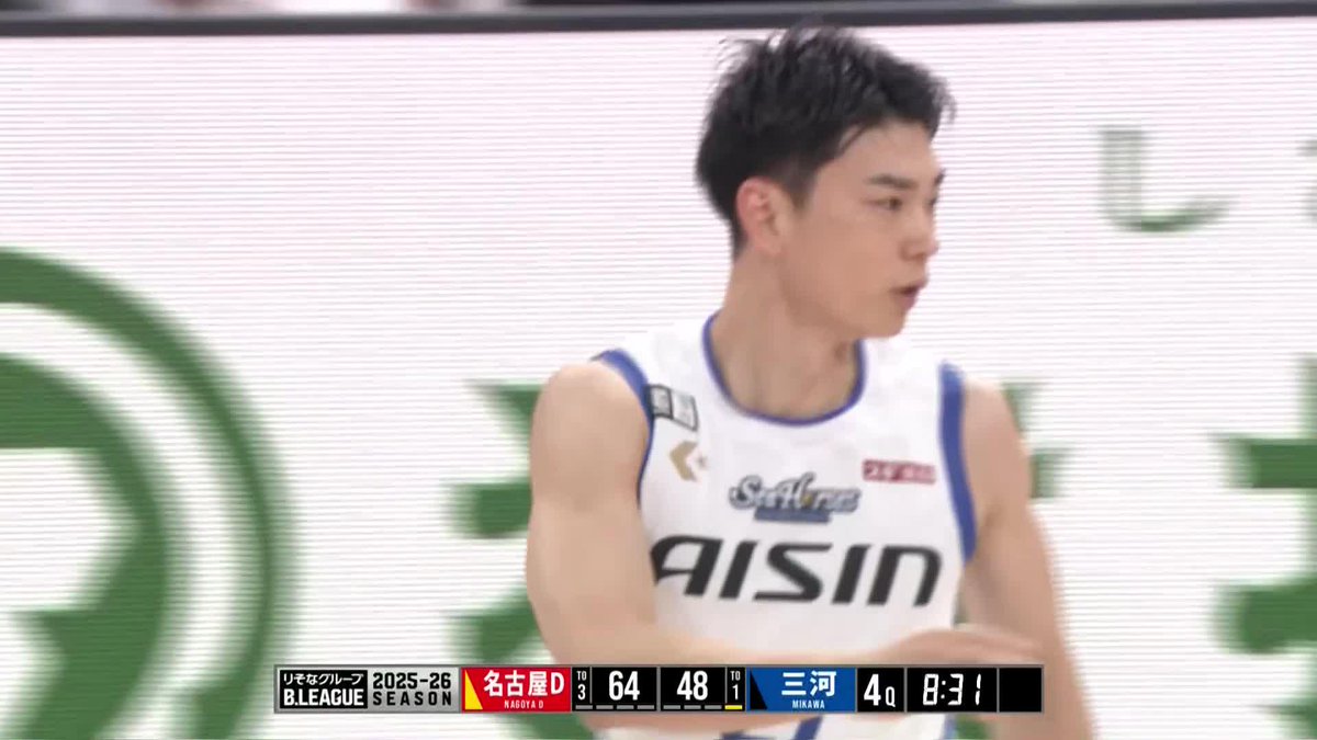 #27 石井講祐が崩れた態勢ながら魂の3Pシュートを決め切る❗️🔥 4Q 残り8:35 名古屋D 64-51 三河 📡B.LEAGUE全試合見放題なのは「バスケットLIVE」だけ！ #シーホース三河 #BUMP