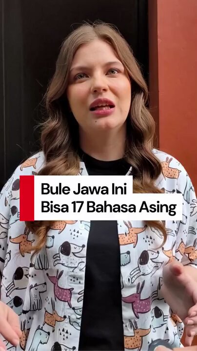 Andrea Henriette Marcella menjadi viral di media sosial akibat kelakar lucu bahasa jawanya dan paras cantik eropanya yang menawan. Namun, ternyata gak cuma bahasa jawa. Andrea bisa 17 bahasa asing juga lho! >>