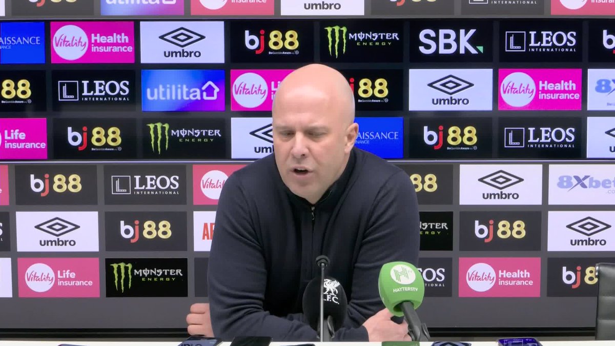 Arne Slot refuses to blame Virgil van Dijk for the first goal Liverpool conceded in their loss to Bournemouth, citing issues with the wind 💨
