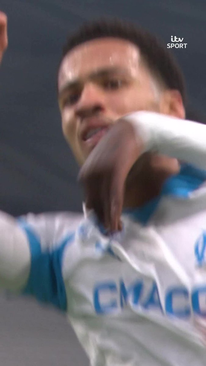 Arsenal’s on-loan forward Ethan Nwaneri scored just 13 minutes into his debut with Marseille last night 💯 His new boss Roberto De Zerbi loved it 😅
