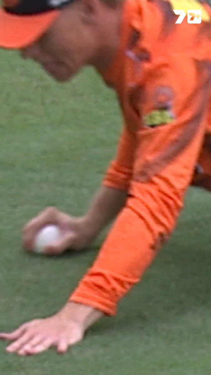 It happened again to the Scorchers 🫣 This Connolly catch got overturned... #BBL15