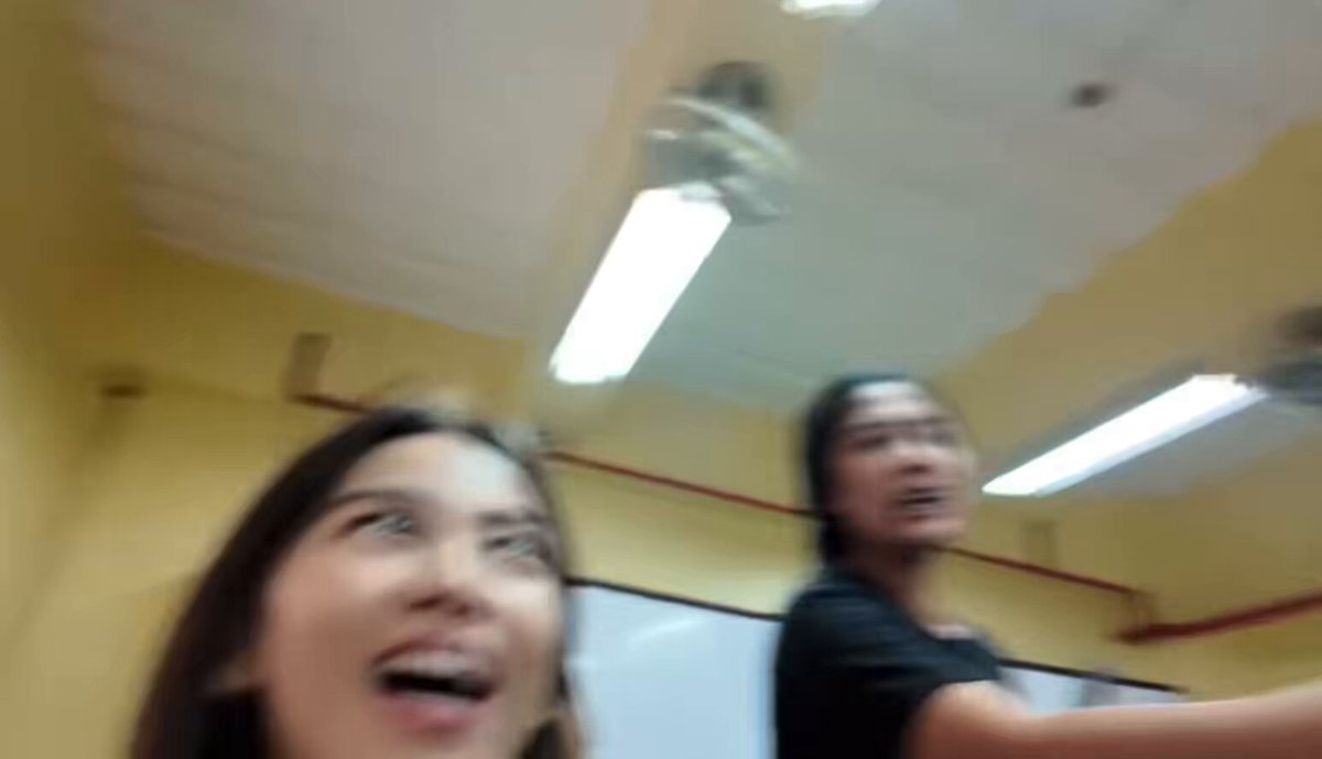 aa: “kanino yan?” ash: “sakin man” aa: “binalik mo?” ash: “ha? binalik ba ako?” aa: “hey vlog” ash: “anong binalik?” aa: “your vlog” ash: “‘di ko gets” aa: “binalik mo yung vlog mo.” ash: “ahhh,,,,,oo” HAHAHAHSHSHSHSHSHDHDH TAWANG TAWA AKO HINDI NAGKAINTINDIHAN 😭😭😭
