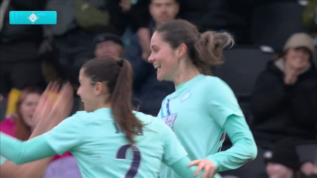 "The league leaders are stunned" Freya Godfrey 👏