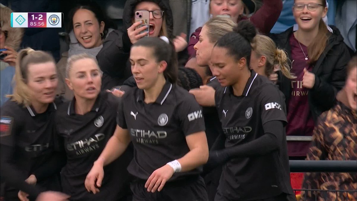 "That could be nine points clear at the top of the WSL table" It's Bunny Shaw! 🔥