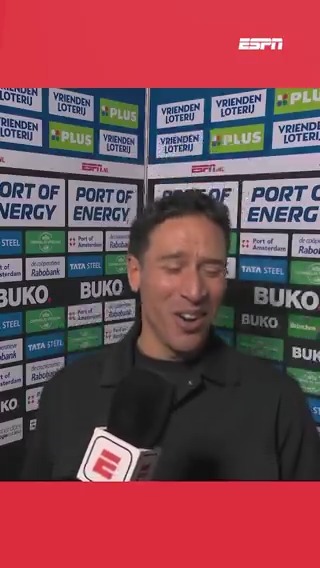 Telstar-trainer Anthony Correia is verbaasd na het zien van de beelden van het vasthouden van Jeroen Zoet😮