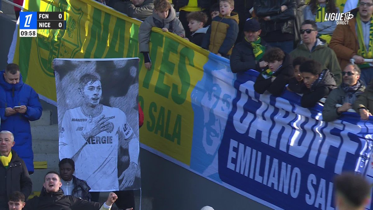 La Beaujoire rend hommage, ร la 9รจme minute de jeu, ร Emiliano Sala ๐ฆ๐ท, ancien numรฉro 9 du FC Nantes, dรฉcรฉdรฉ il y a 7 ans maintenant. ๐๏ธ๐ฅน ๐ฅ L1+