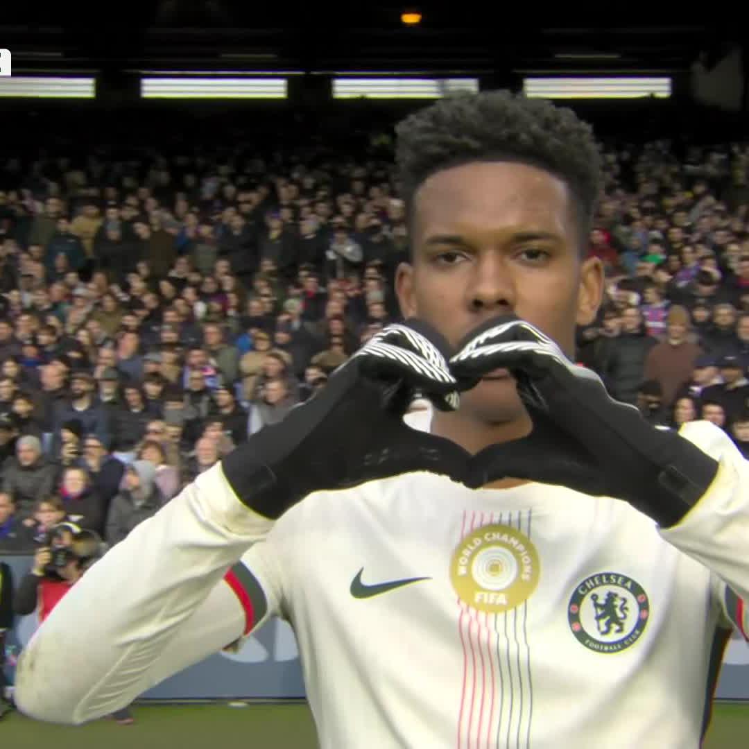 The teenage sensation does it again 🤩⚽ No one can catch Estêvão 🏃💨 📺 Stream #CRYCHE on DStv: