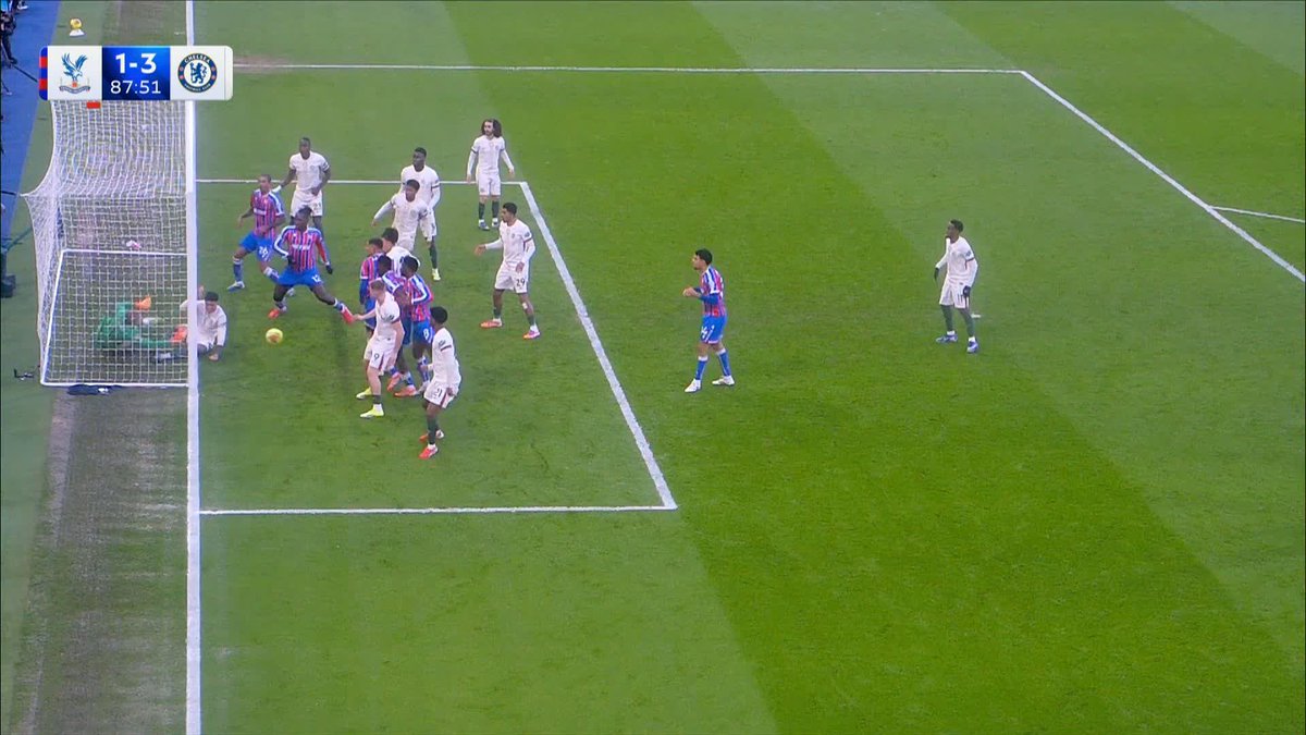 Chris Richards pulls a goal back for Palace! 🦅