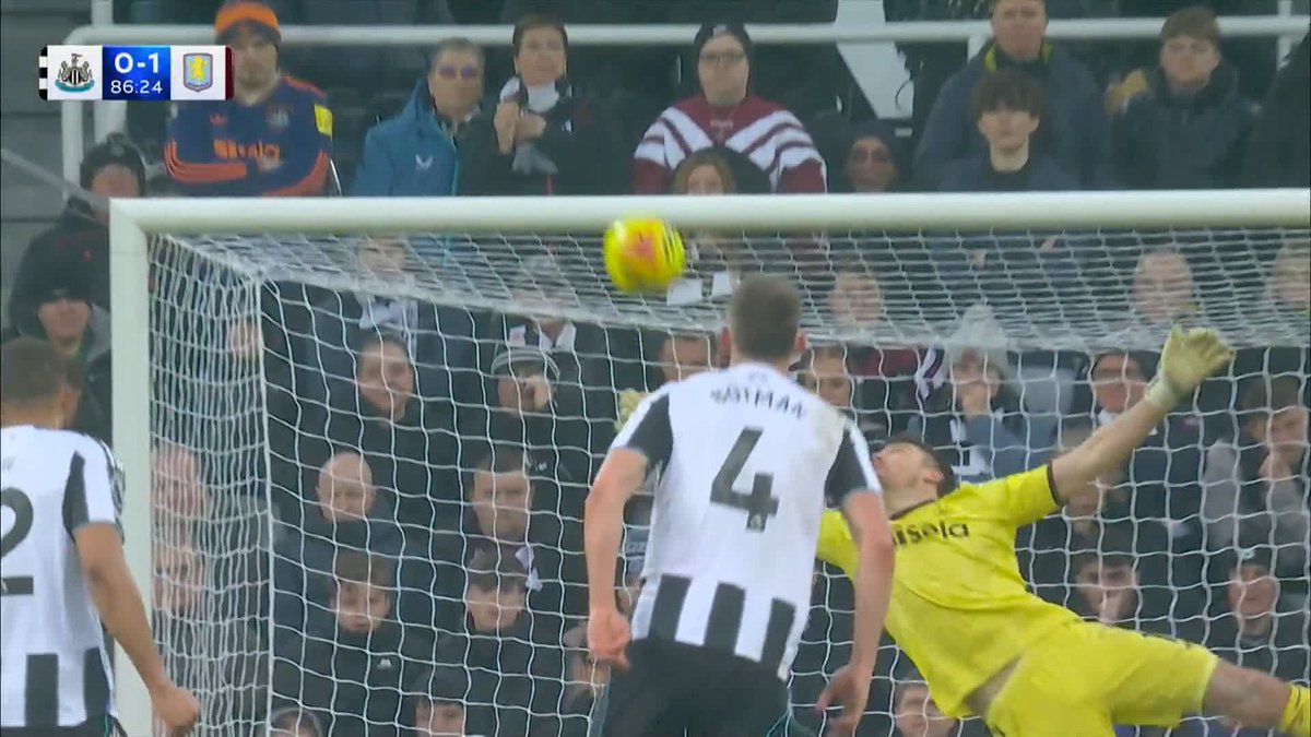 A great save from Nick Pope to deny Ollie Watkins! ❌