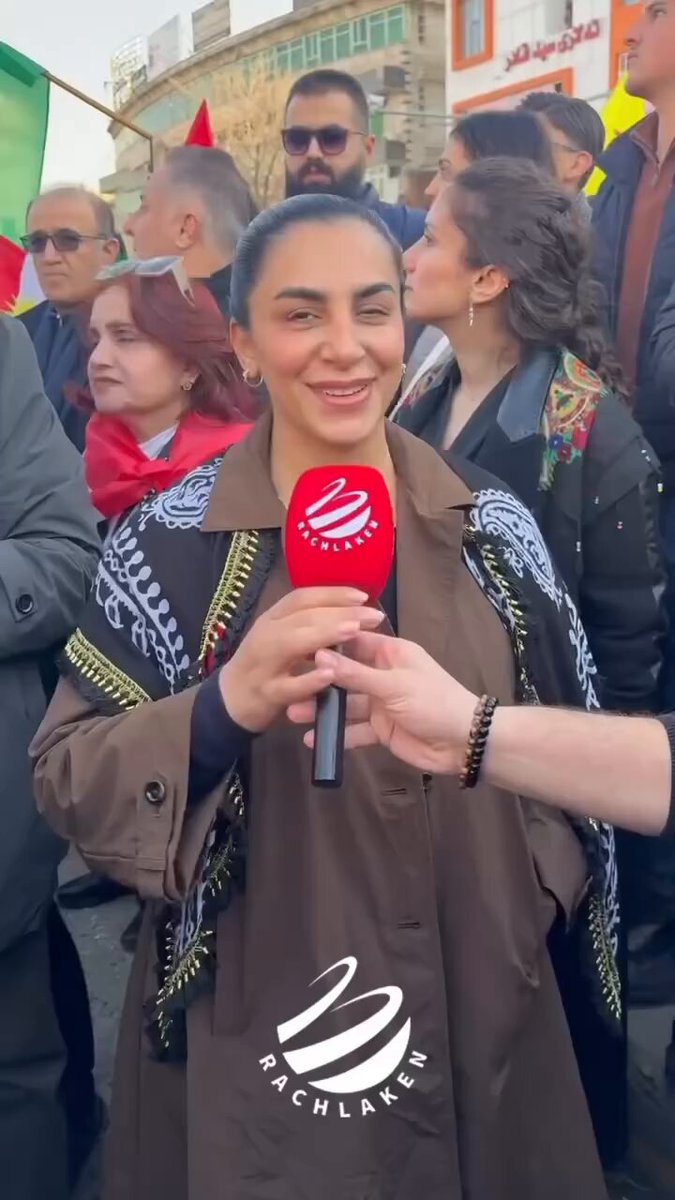 Bafel Celal Talabani'nin eski eşi Süleymaniye'de Rojava için destek yürüyüşünde.