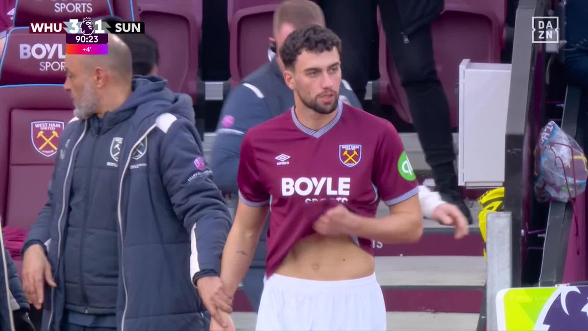 ¿Que hay que echar la 'bronca' a Nuno? PACO JÉMEZ NI SE LO PIENSA😳 Minuto 90. El West Ham gana 3-1... y no parece contento con la decisión de meter a Kilman👀 #PremierLeagueDAZN 🏴⚽