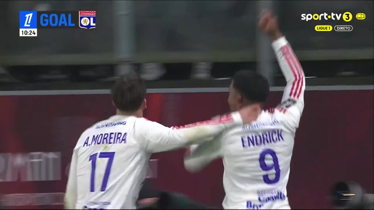 O primeiro golo de Endrick na Ligue 1 foi com muita classe.