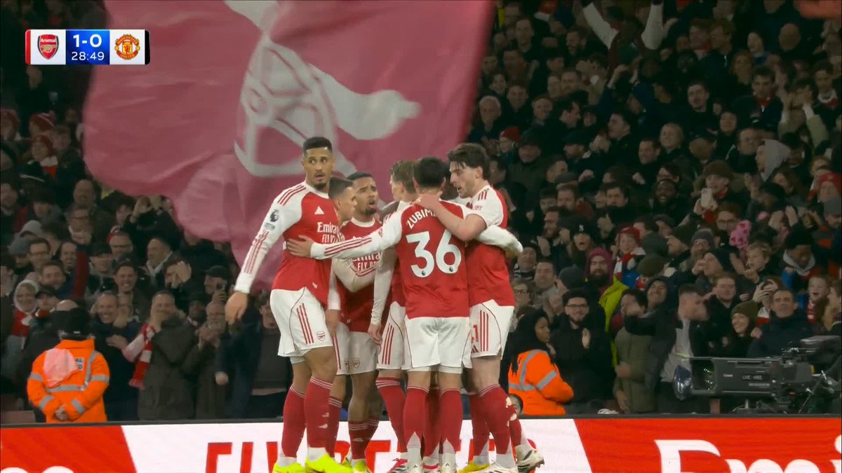 Jurrien Timber slots the ball past Lammens at the Emirates! ⚡️
