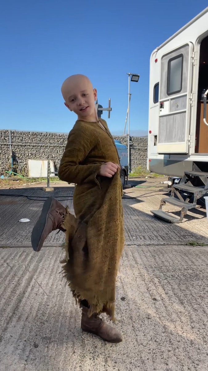 El mejor escudero de Westeros 😎 Un nuevo episodio de #ElCaballerodelosSieteReinos llega esta noche a HBO MAX.