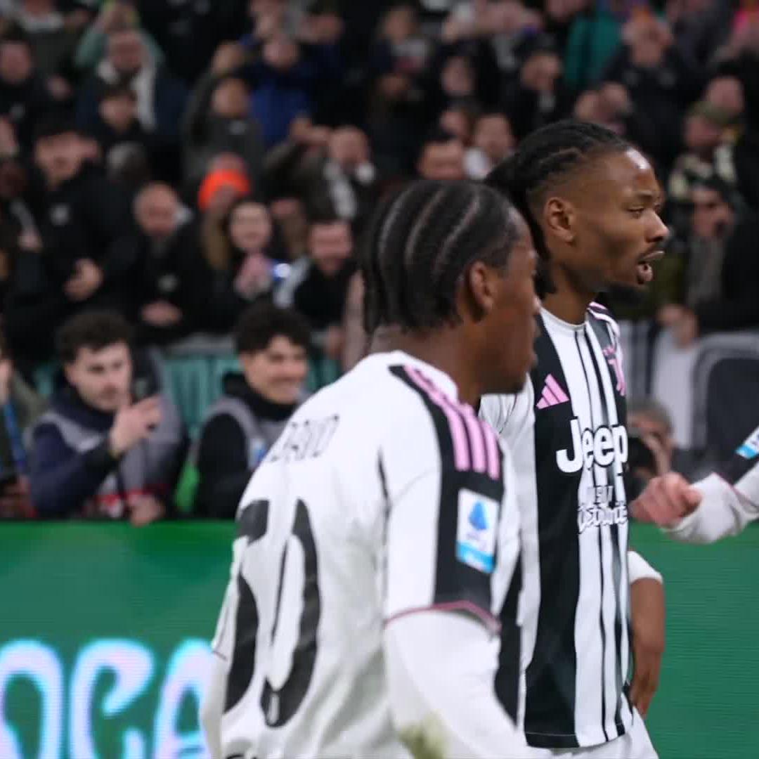 Les célébrations de la Juventus en ce moment… 𝗔𝗨𝗥𝗔 +𝟭𝟬𝟬𝟬. 🥵🤍🖤