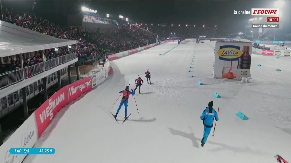 🇫🇷 ENCORE UN DOUBLÉ FRANÇAIS À NOVE MESTO ! Julia Simon décroche sa première victoire de l'hiver sur la mass start, devant Océane Michelon ! Lisa Vittozzi est 4e, devant Lou Jeanmonnot et Camille Bened. #lequipeBIATHLON