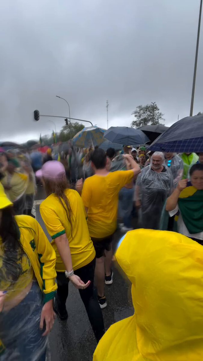 CHEGAMOS!!!!! Foi suado, dolorido, e com muita chuva, mas Deus abençoou do início ao fim. O Brasil acordou. Nikolas Ferreira, gigante! 🇧🇷