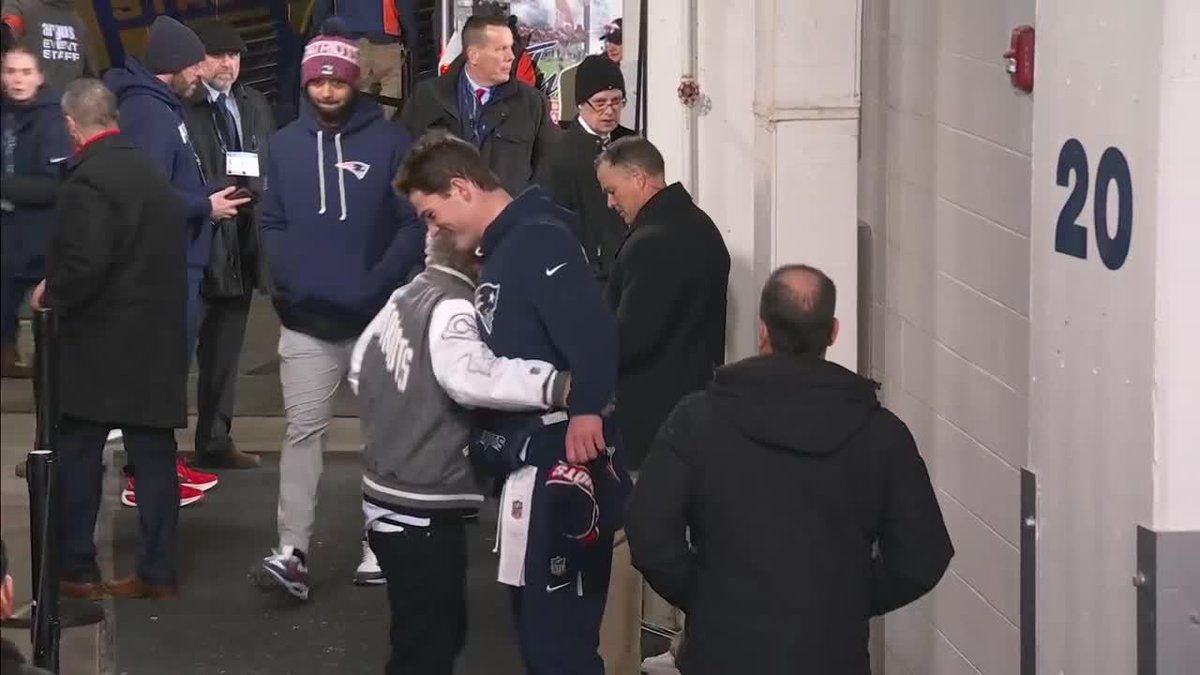 Robert Kraft and Drake Maye with a quick hug in the tunnel