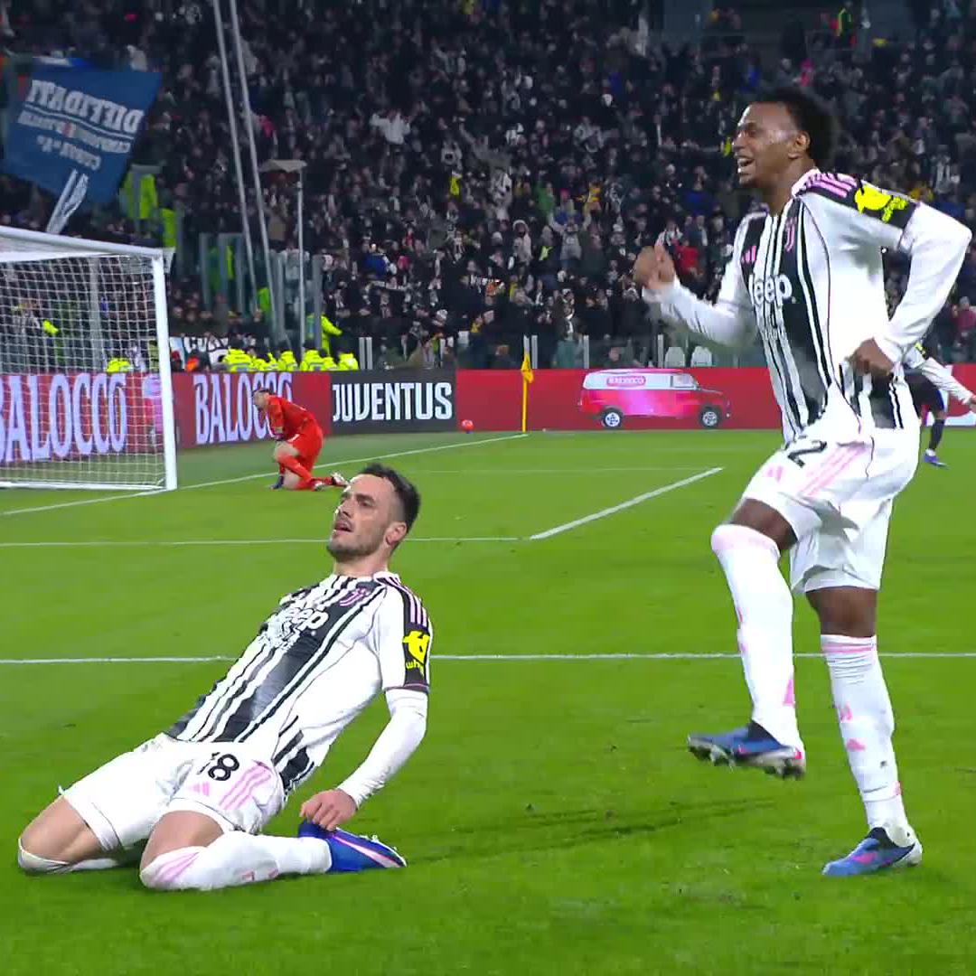 Kostić si iscrive alla festa ⚪️⚫️ #JuveNapoli 3-0
